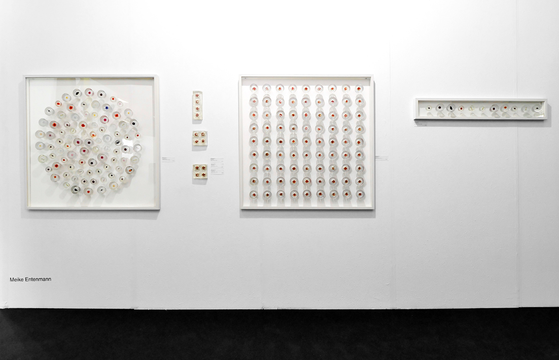 Meike Entenmann an der Kunstmesse KUNST ZURICH 2011 Stand G 3 der Galerie ART FORUM UTE BARTH, Zürich